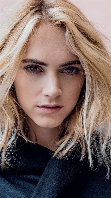 ‘NCIS’ Alum Emily Wickersham Has Amazing Beach。